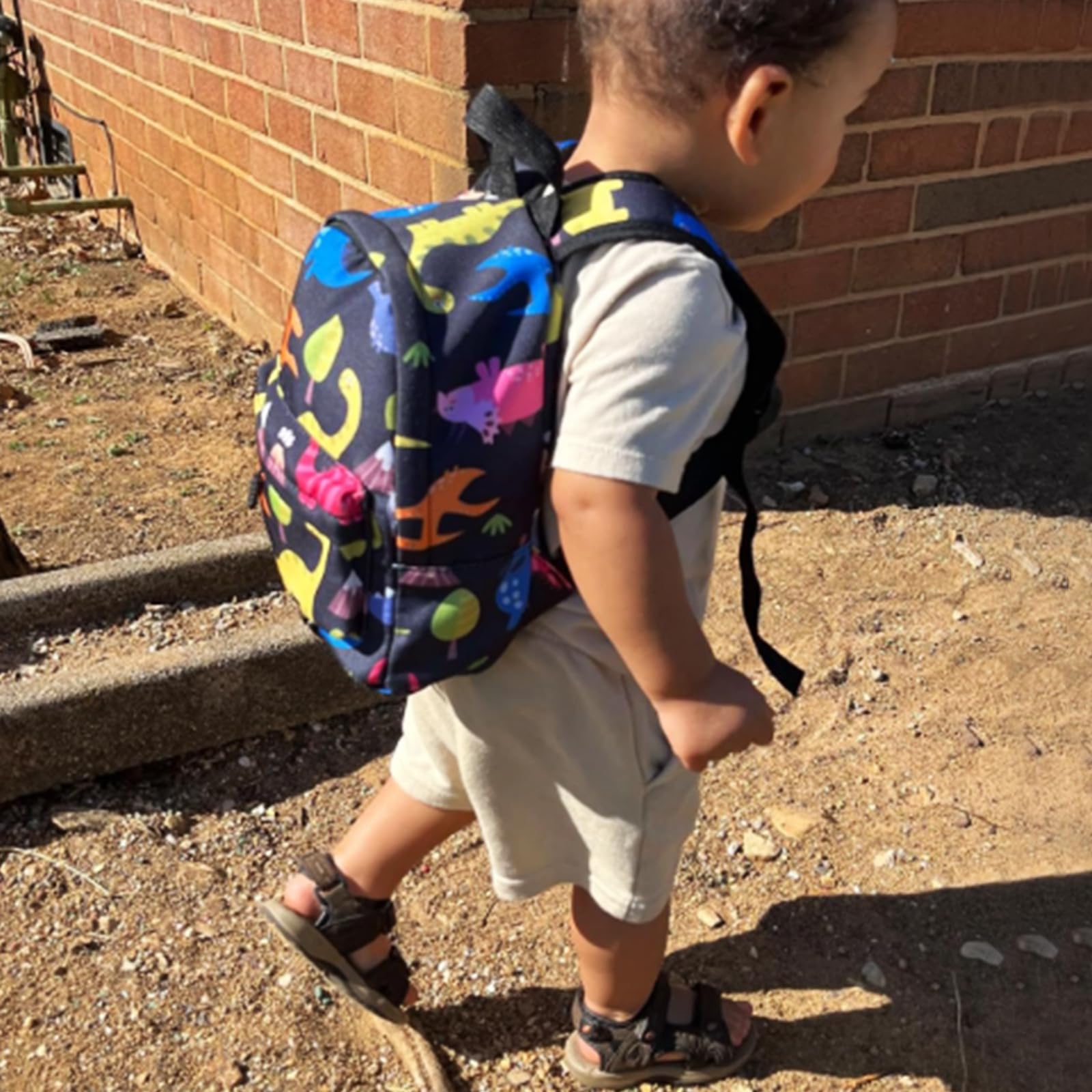 Accmor travel-ready backpack helps keep kids close in crowded environments.