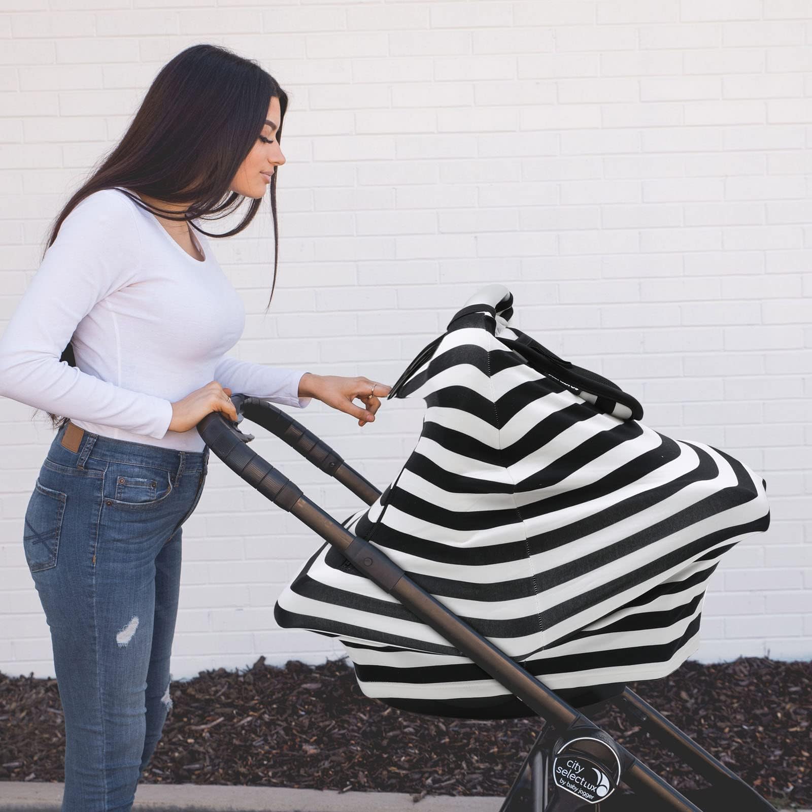 ACRABROS car-seat-cover-two-zip-peek allows light and visibility control