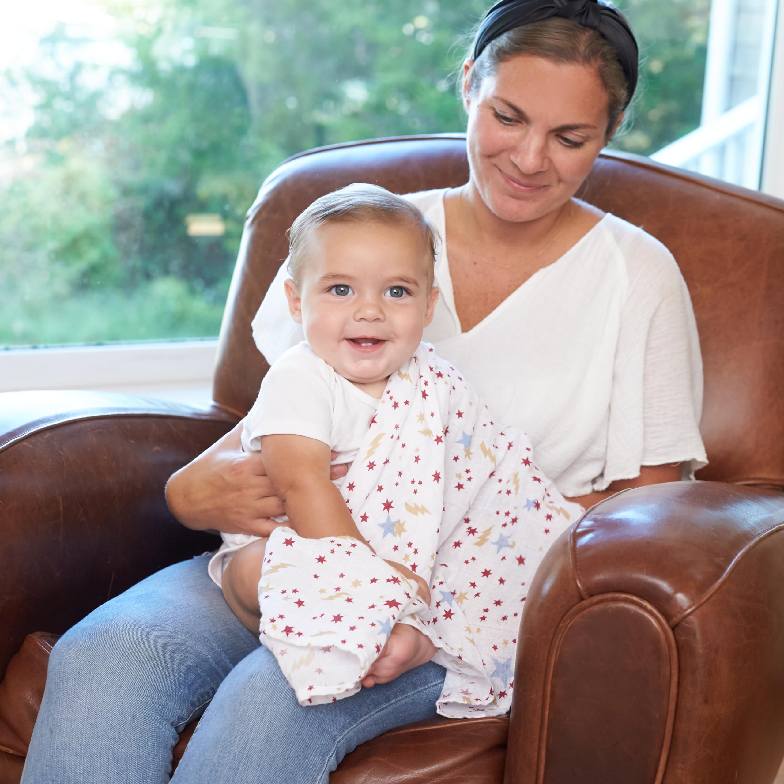 aden + anais 120 cm square swaddle blanket with ample wrapping space