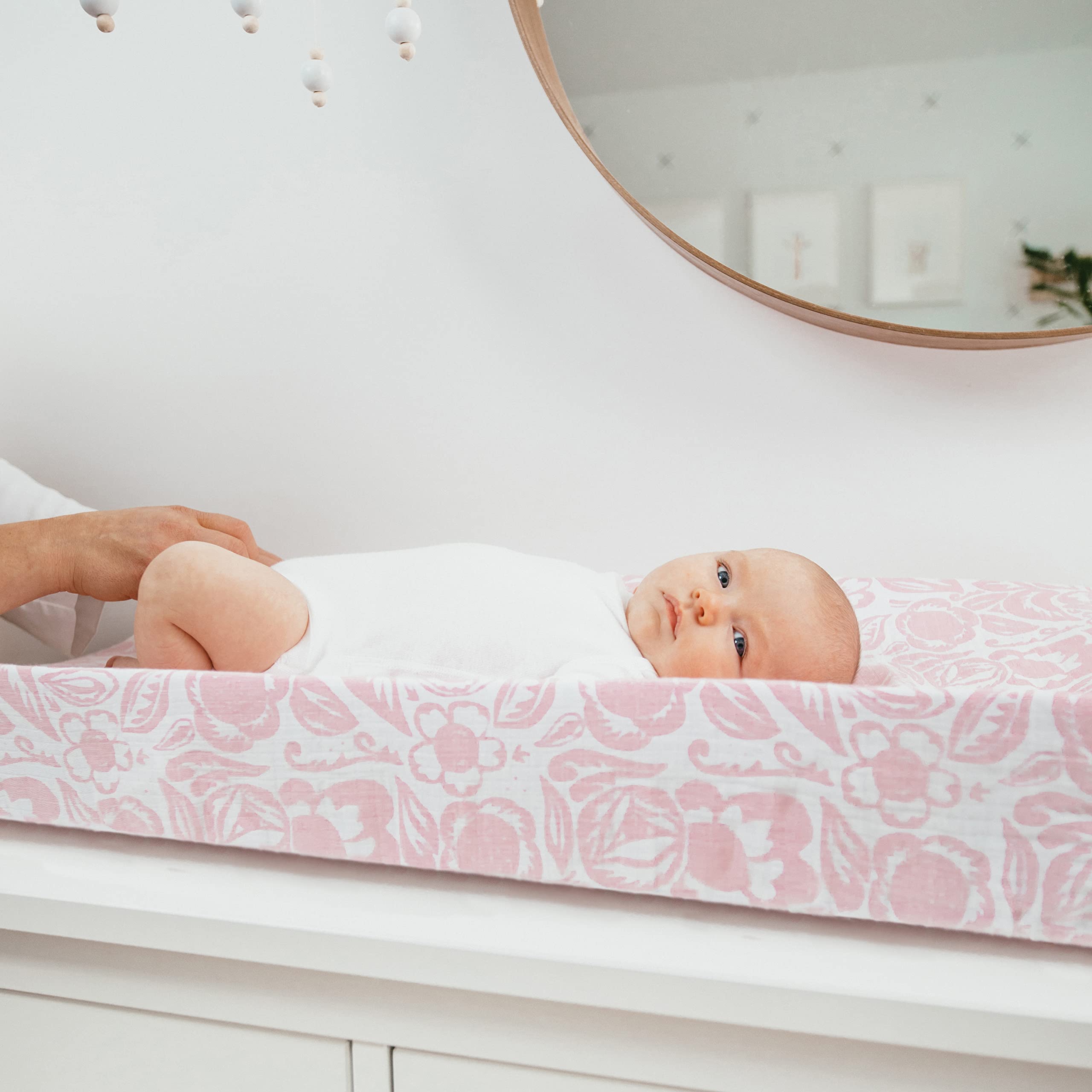 aden + anais Essentials changing pad cover elastic border close-up demonstrating secure snug fit