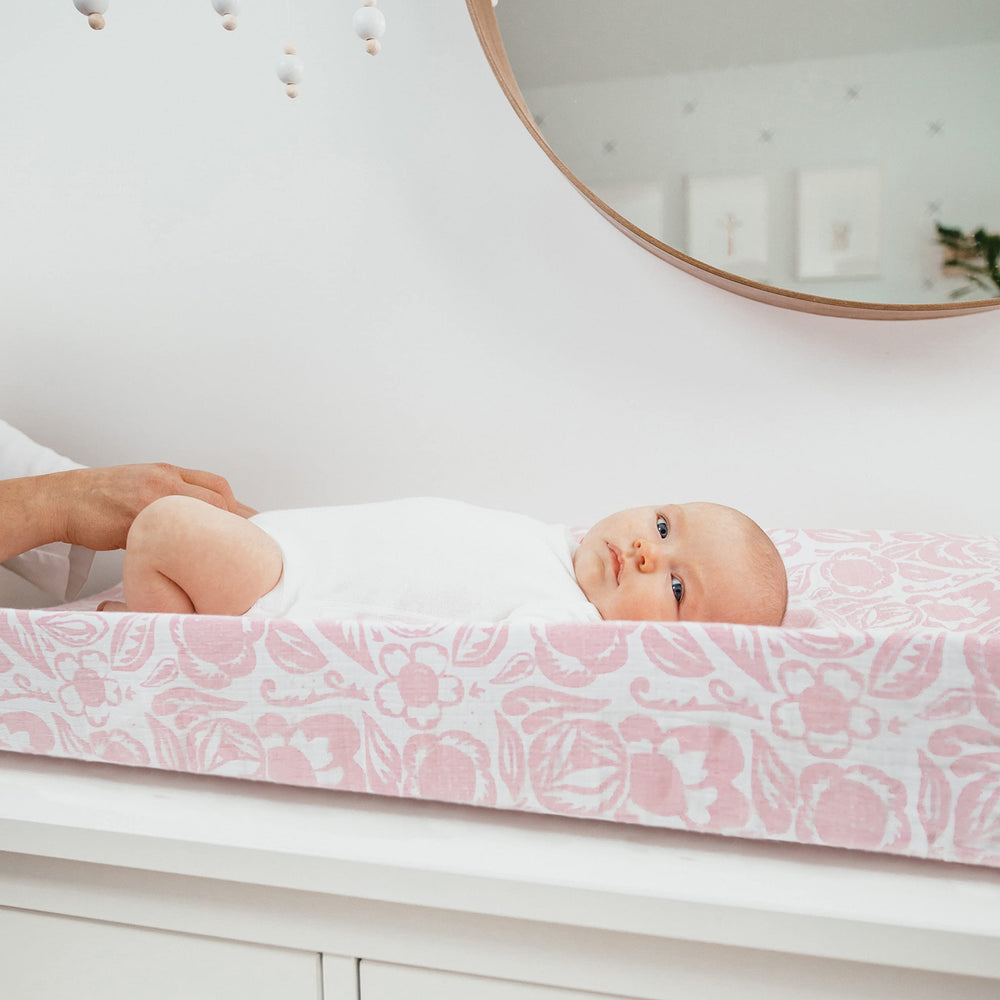 aden + anais Essentials changing pad cover elastic border close-up demonstrating secure snug fit
