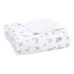 aden-anais stars blanket close-up, soft muslin for cozy naps