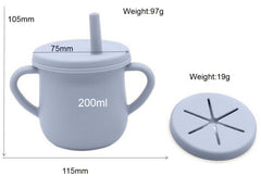 Adjustable bib with catching pocket protects outfits from splashes.