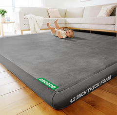 AEOCOO baby play mat with thick foam edge provides cushioned tummy time.