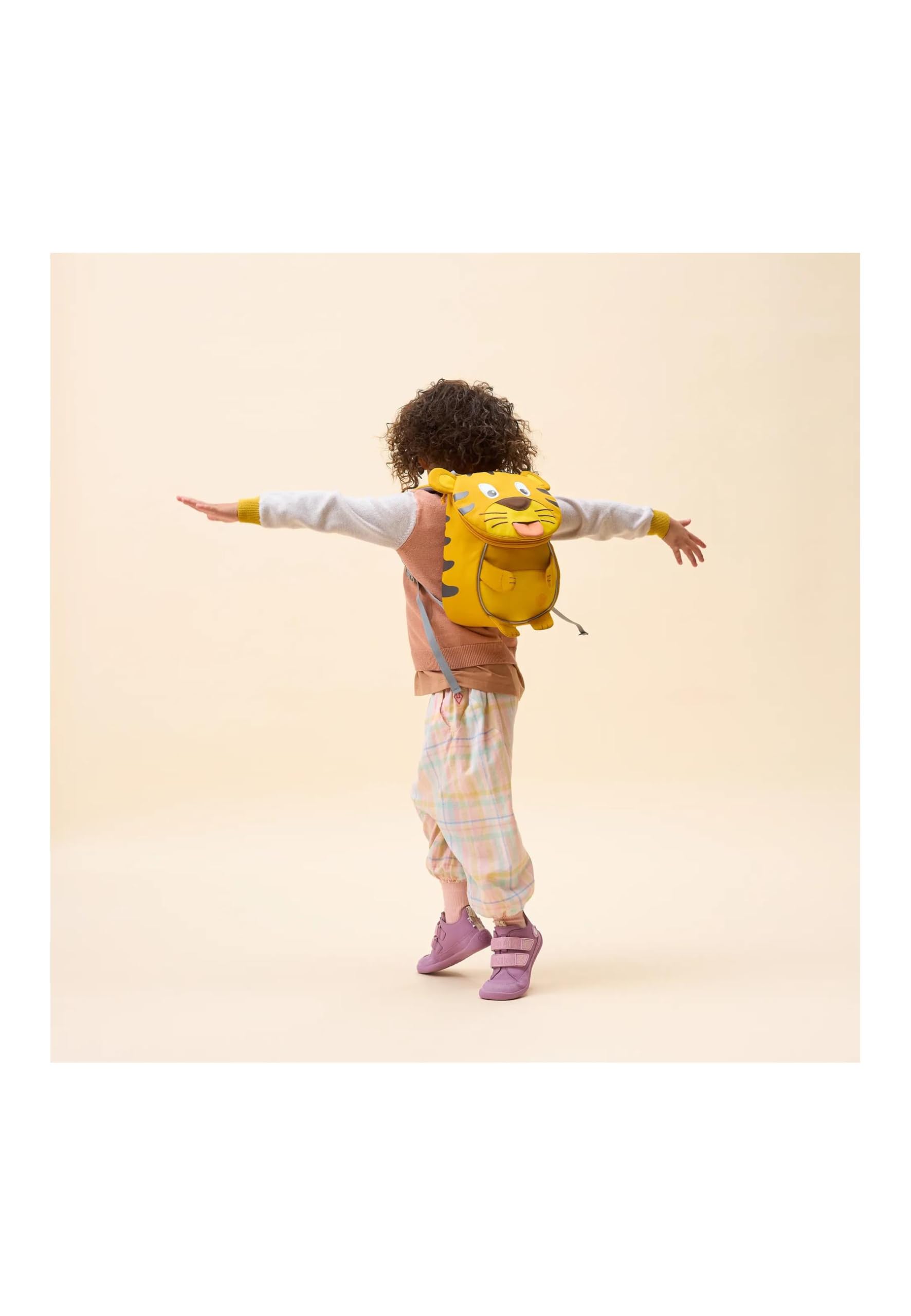 Affenzahn Small Friend Tiger backpack soft shoulder straps on growing kids.