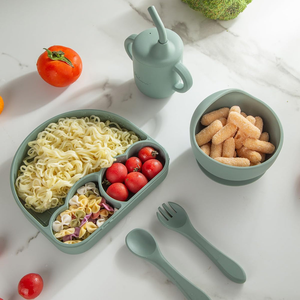 Ai Bei Parent Co rainbow dining set adds joy to mealtimes.