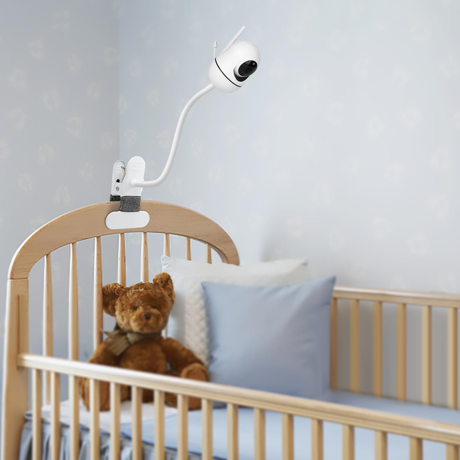 AISVAN tool-free setup on crib rails enables quick repositioning.