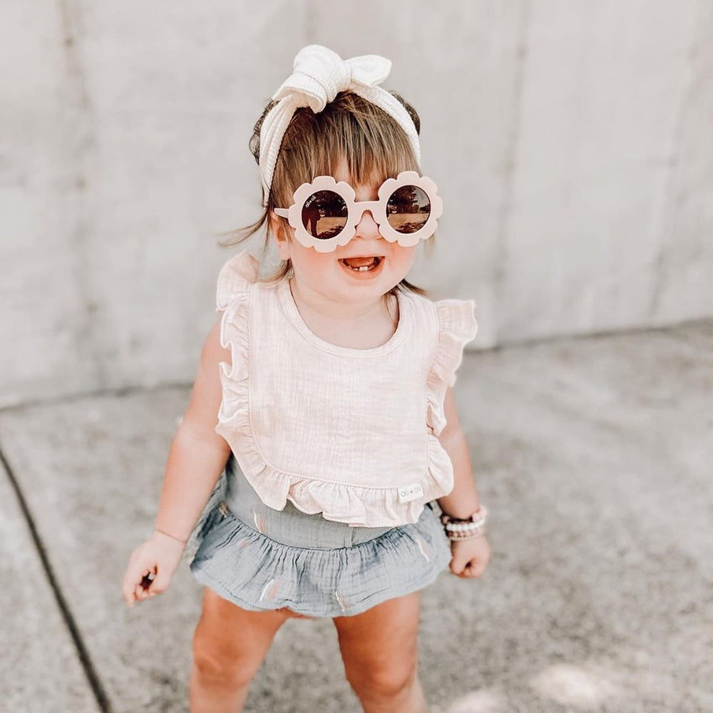Ali+Oli Muslin Baby Bib is machine washable for easy everyday cleanup.