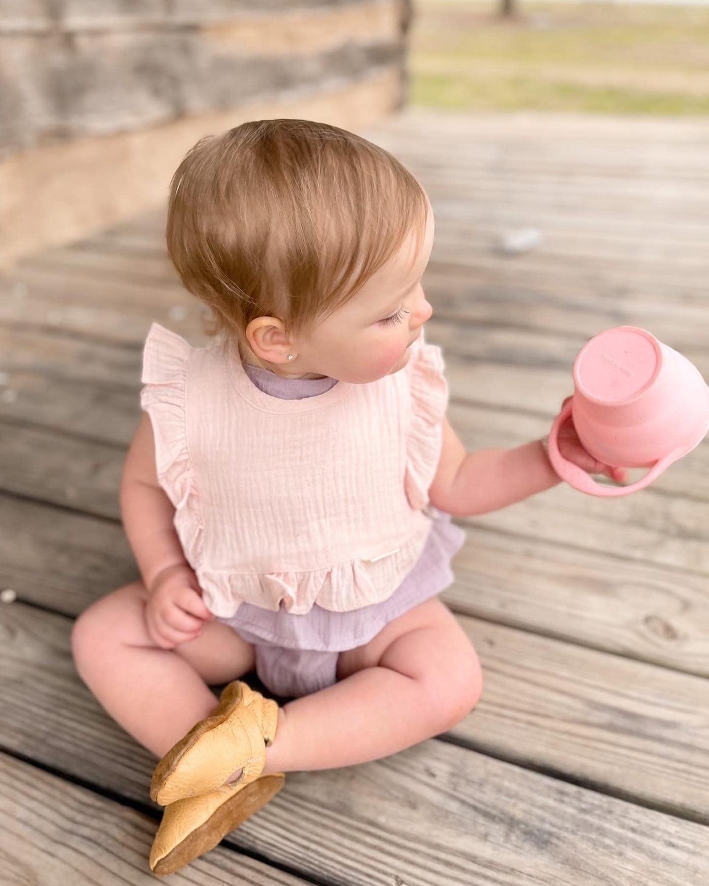 Ali+Oli Muslin Baby Bib with nickel-free snaps prevents irritation.