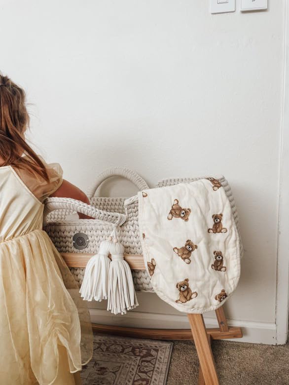 Ali+Oli muslin burp cloths absorb moisture quickly for clean feeding sessions.