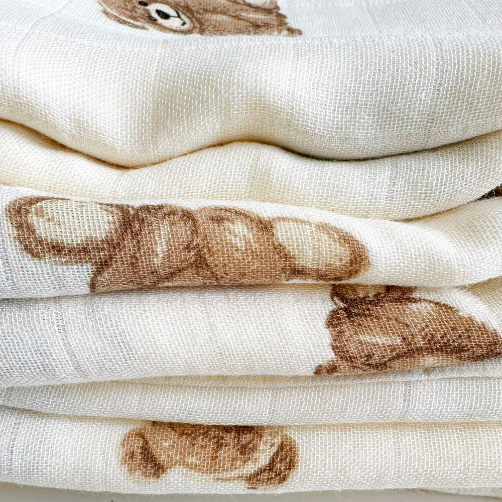 Ali+Oli pre-washed muslin for immediate softness.
