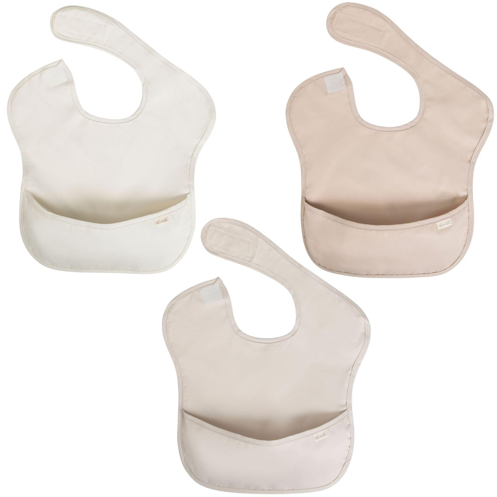 Ali+Oli smock bib close-up shows waterproof fabric keeping outfits cleaner