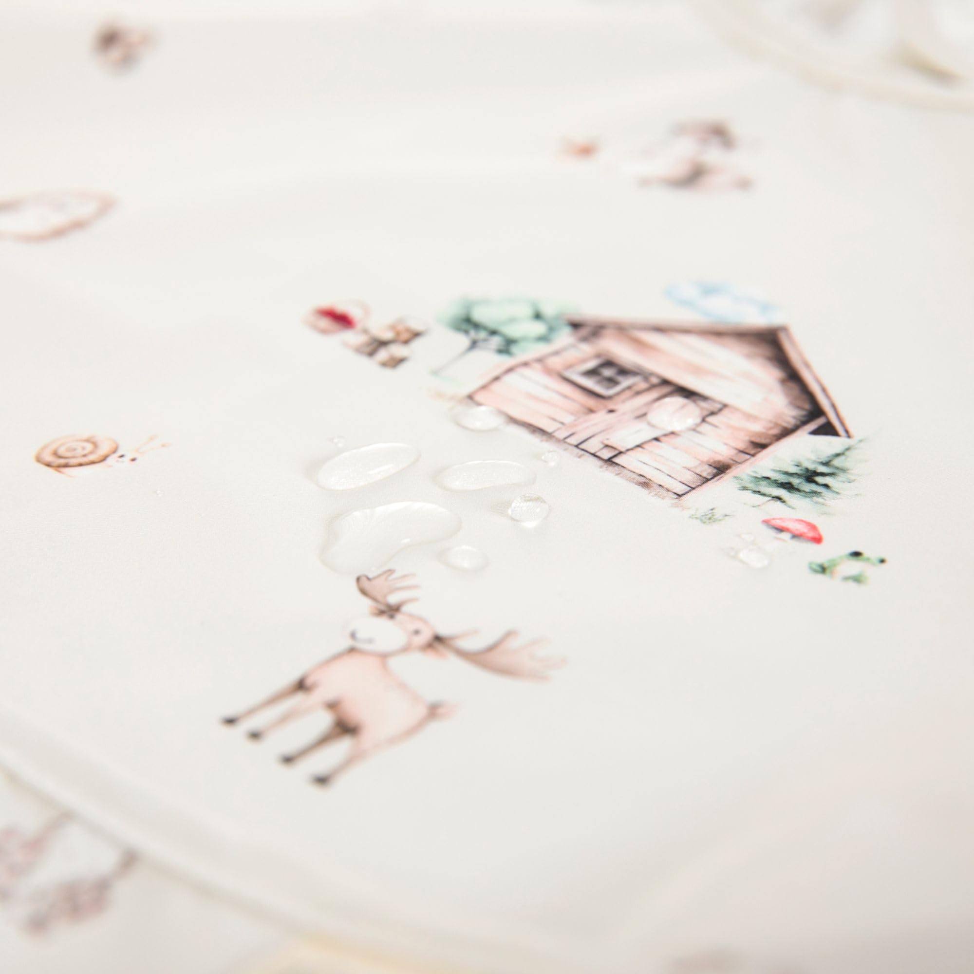Ali+Oli Smock Bib catches spills, reducing cleanup time during mealtime.
