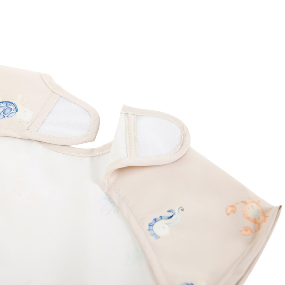 Soft neck area reduces irritation during feeding.