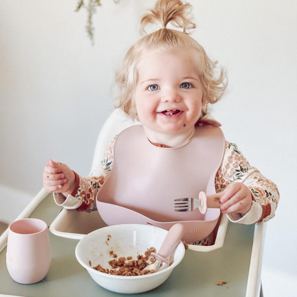 Dishwasher-safe design simplifies cleanup after busy family meals