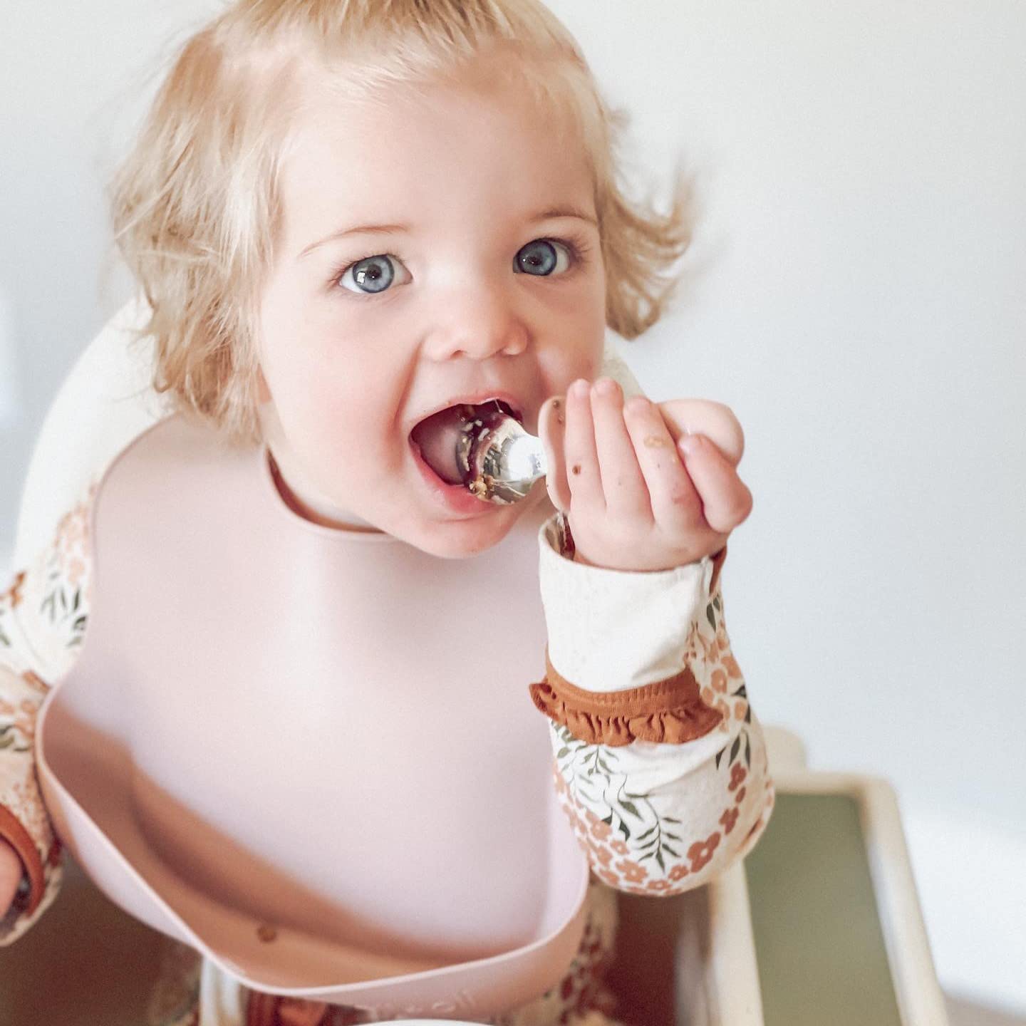 Powder pink color adds a friendly kid-approved look to mealtimes