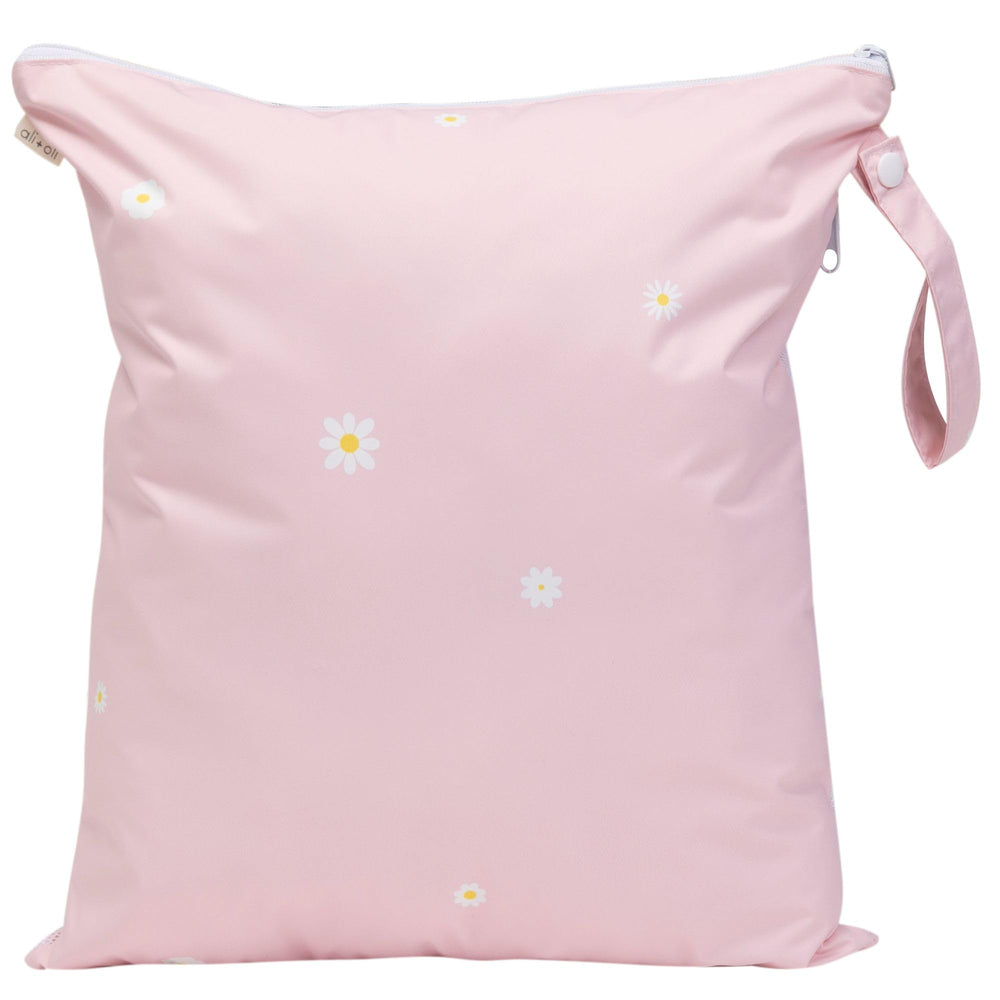 Ali+Oli wet/dry bag with top zipper for secure on-the-go storage.