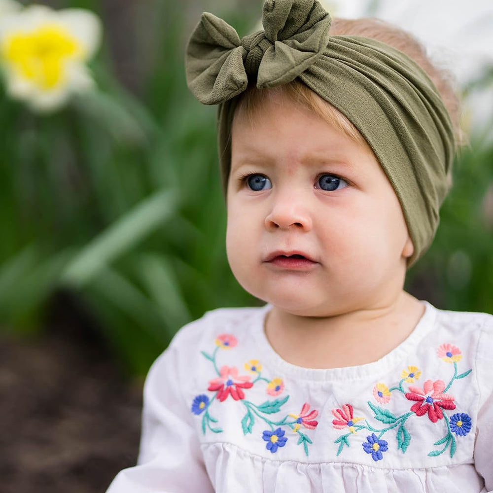 ALinmo one-size-fits-all headband shown fitting different baby-to-toddler sizes