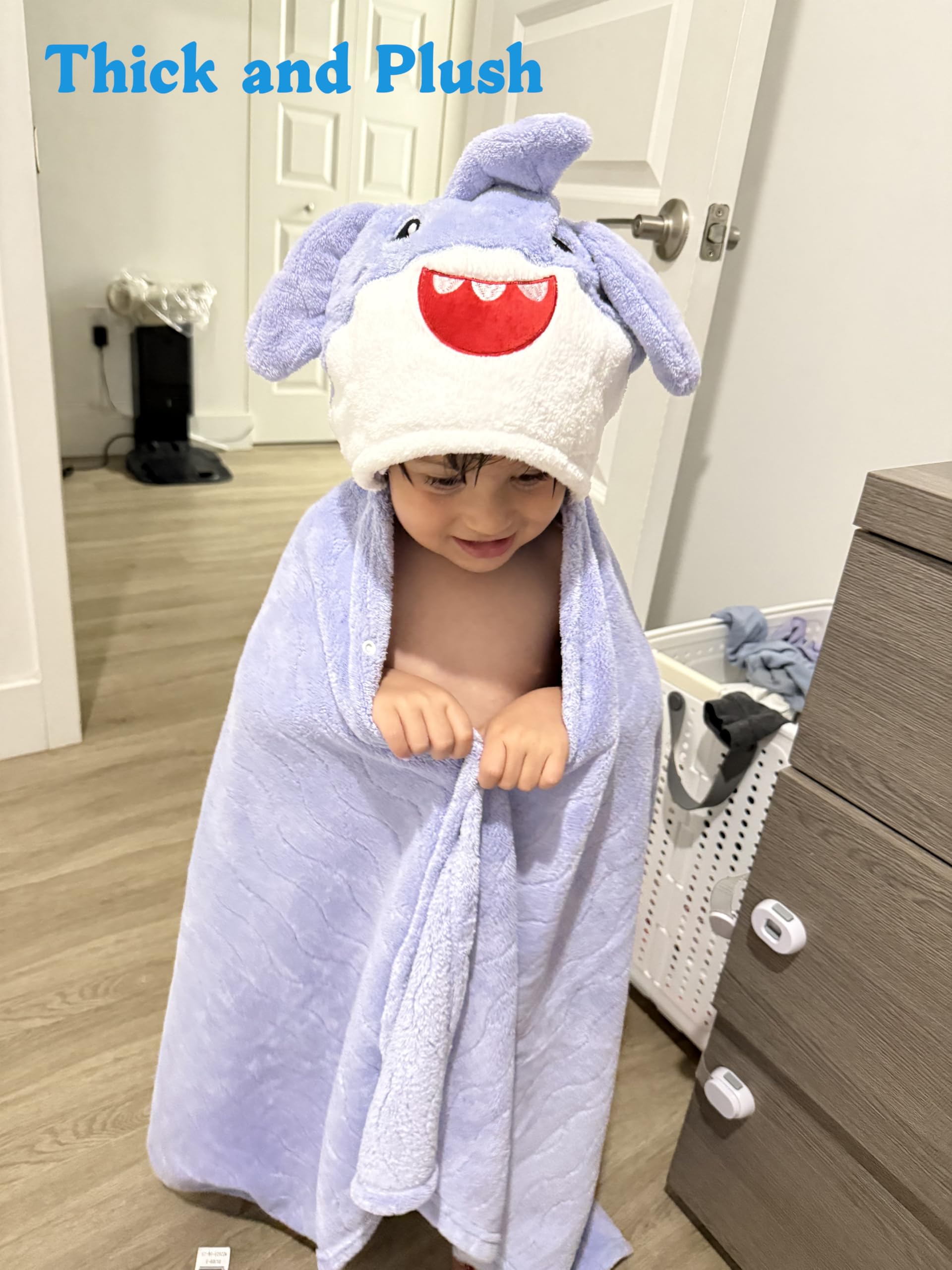 Allureza hooded toddler towel closeup highlights 6x absorbency for faster post-bath drying