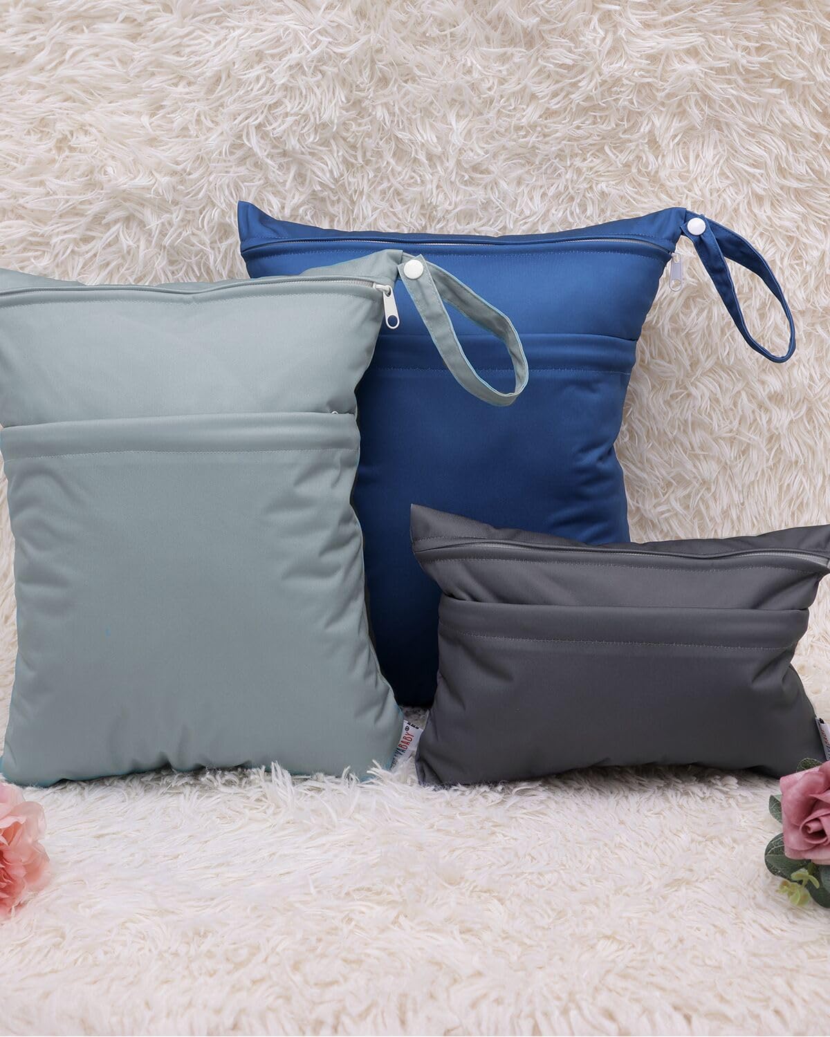 ALVABABY separate wet and dry sections prevent leaks during outings