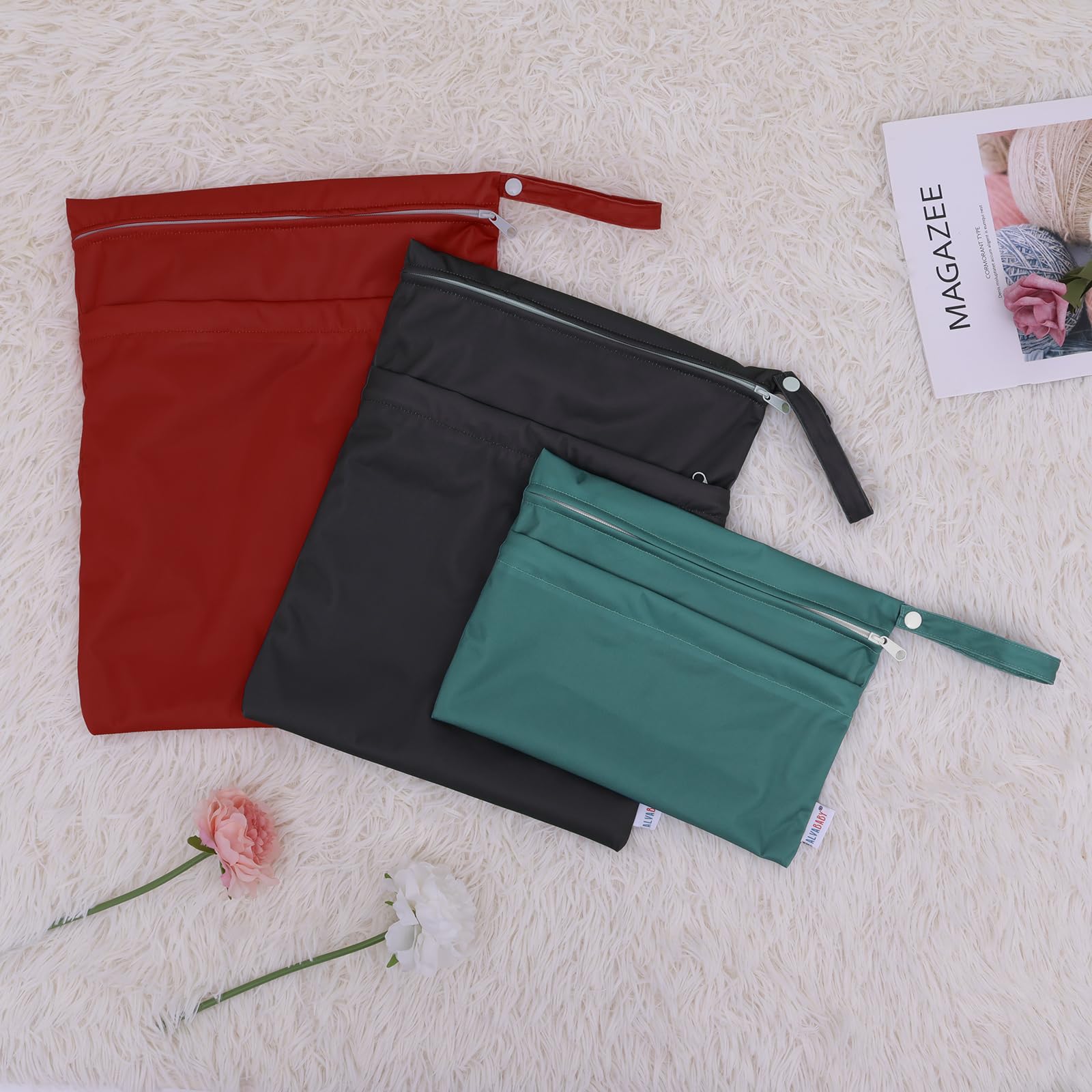 ALVABABY bag features a sturdy handle for easy attachment to stroller or bag.