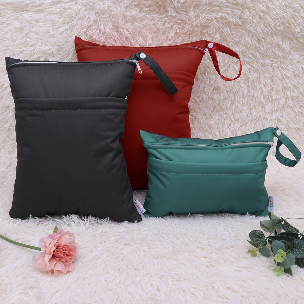 ALVABABY small bag holds toiletries and cosmetics for quick trips.