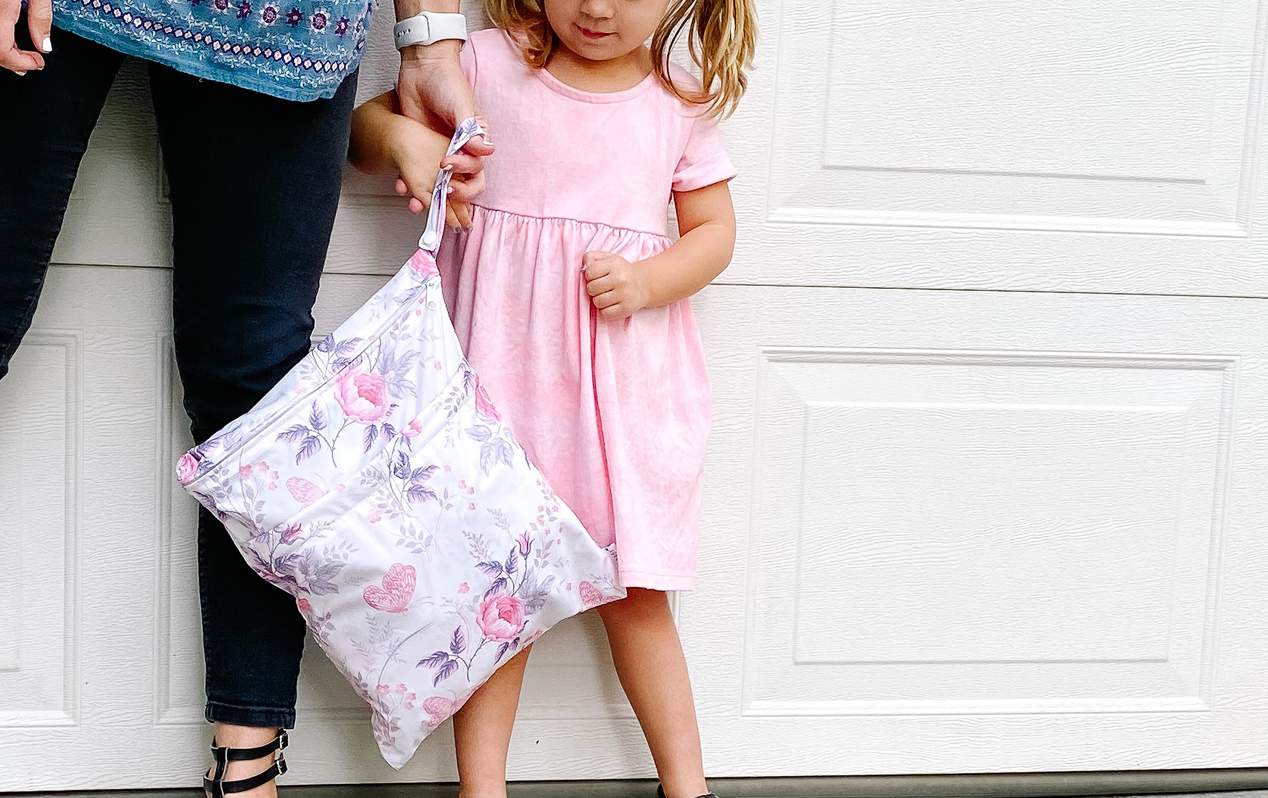 ALVABABY organizes swimwear and gym gear in one compact bag