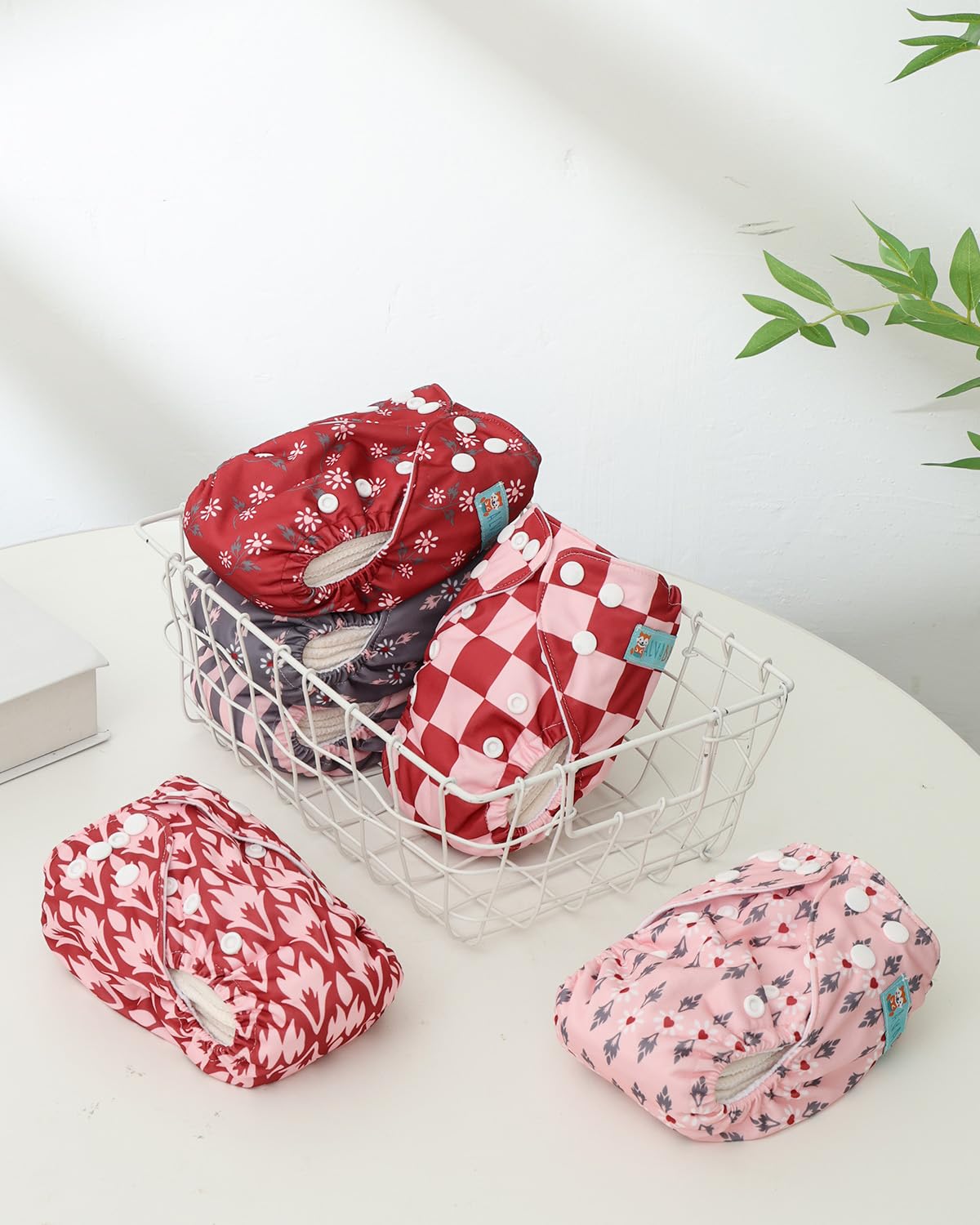ALVABABY adjustable snap rows enable a customizable one-size fit.