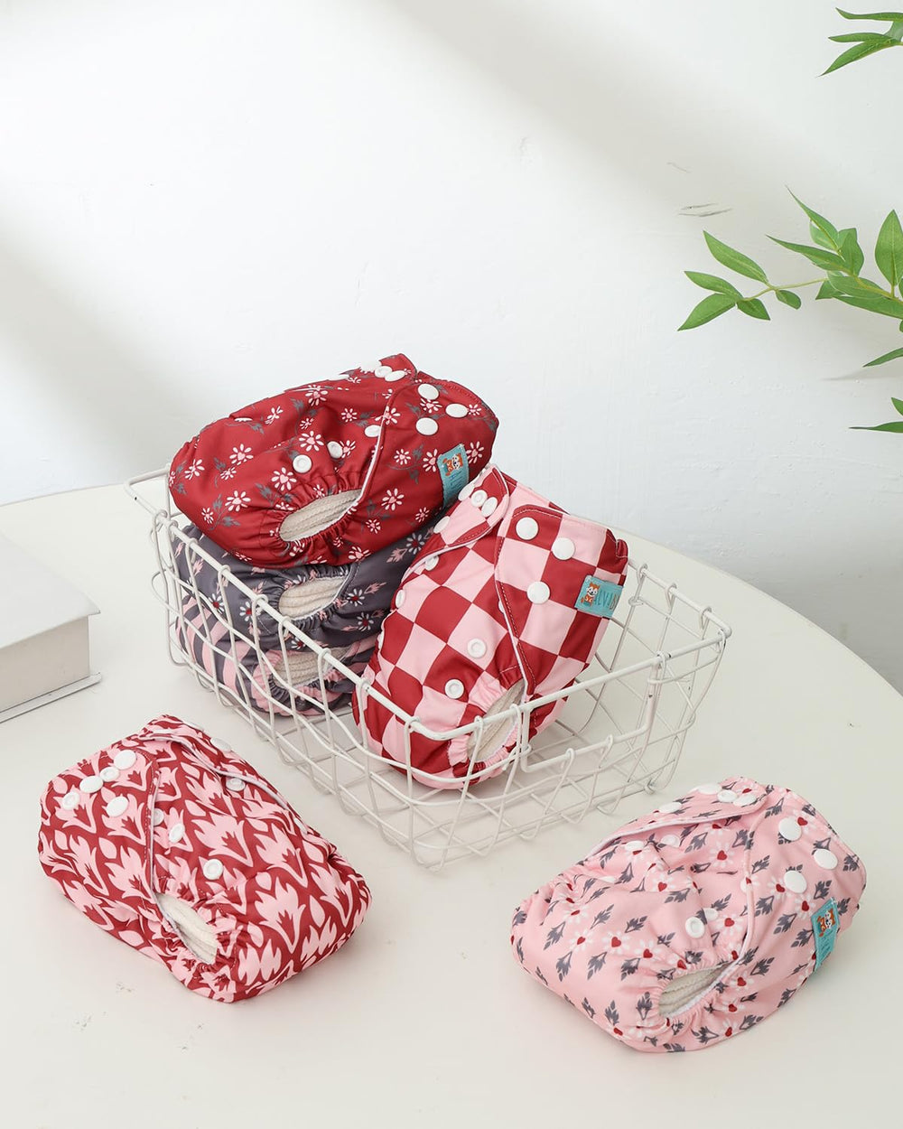 ALVABABY adjustable snap rows enable a customizable one-size fit.