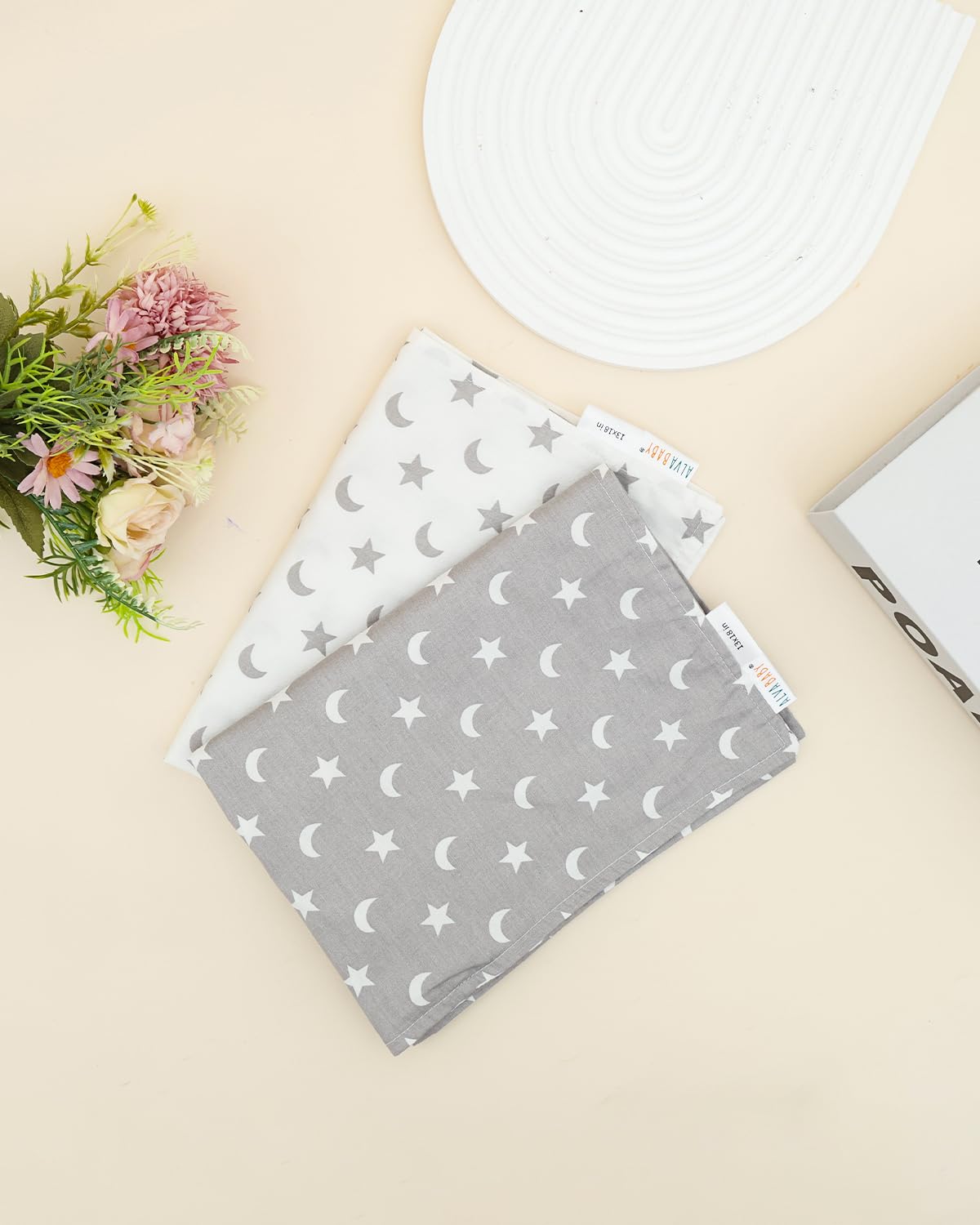 ALVABABY breathable cotton offers a gentle touch for sensitive little sleepers.