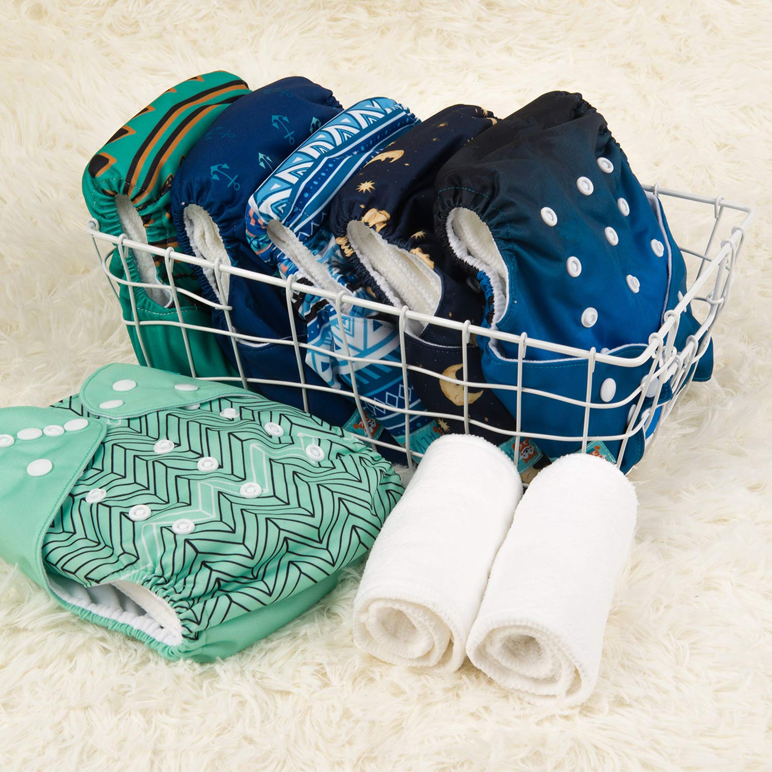 ALVABABY diapers fit babies from 3 kg to 15 kg.