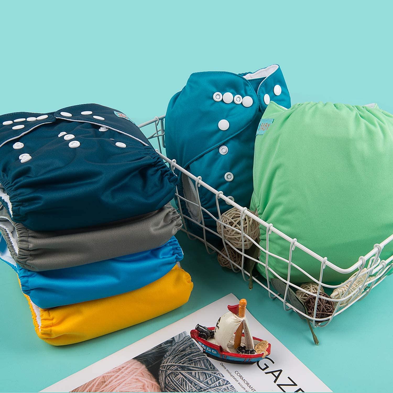 ALVABABY elastic leg cuffs help prevent leaks.