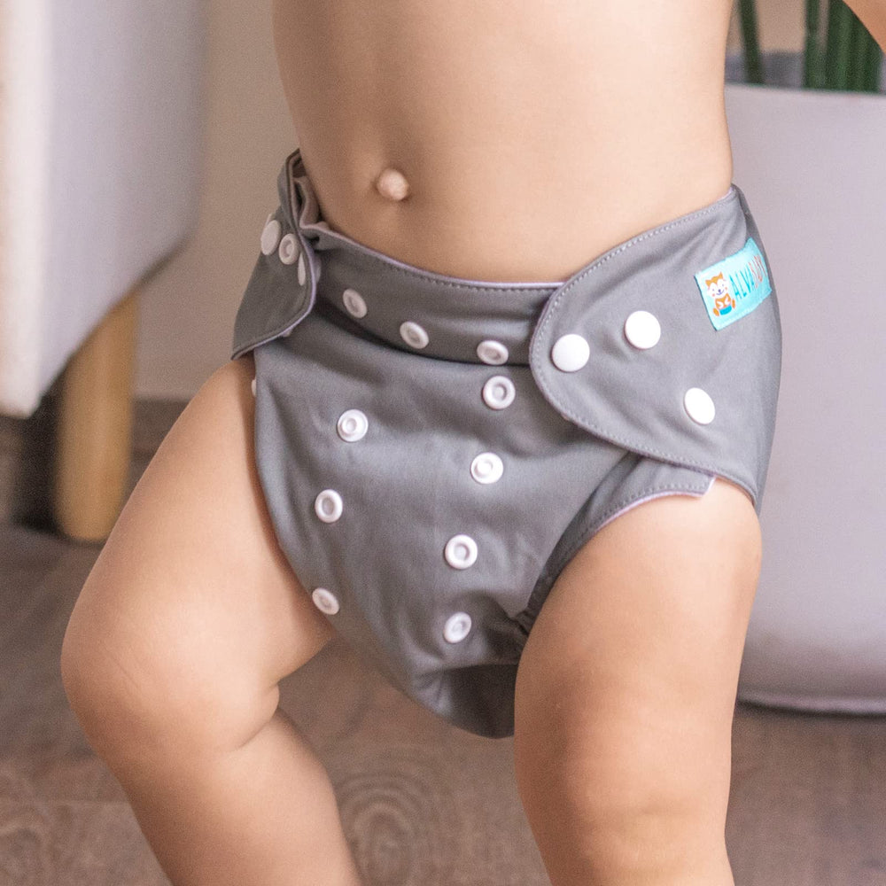 ALVABABY hip and crossover snaps prevent wing droop.