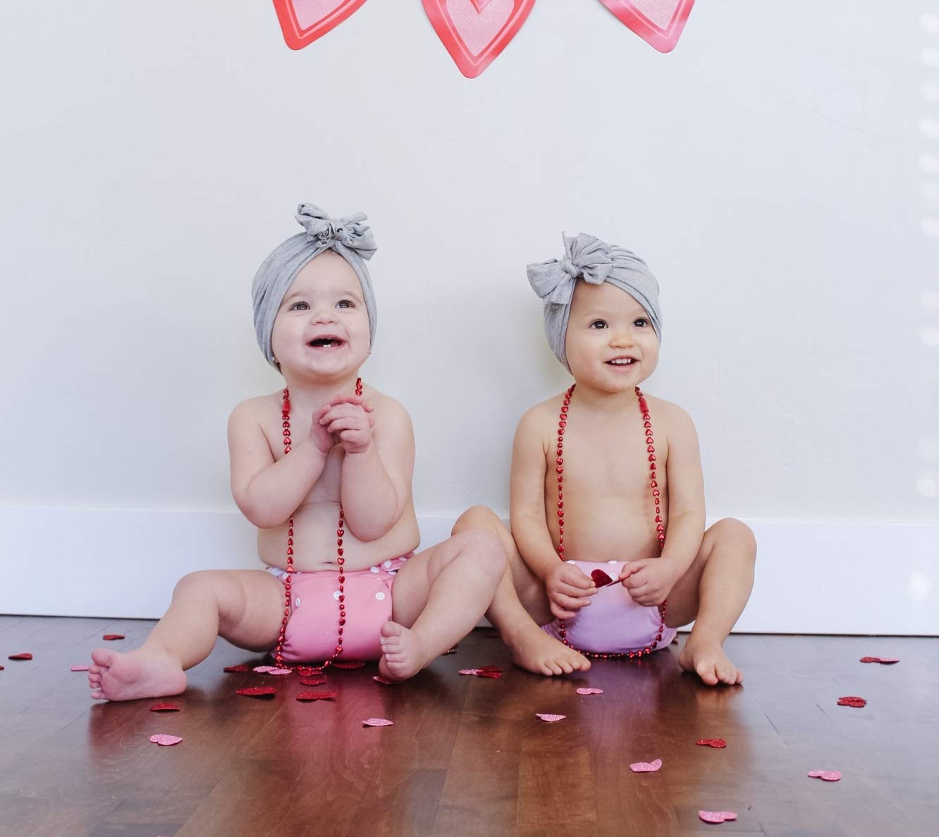 ALVABABY hip and crossover snaps prevent wing droop