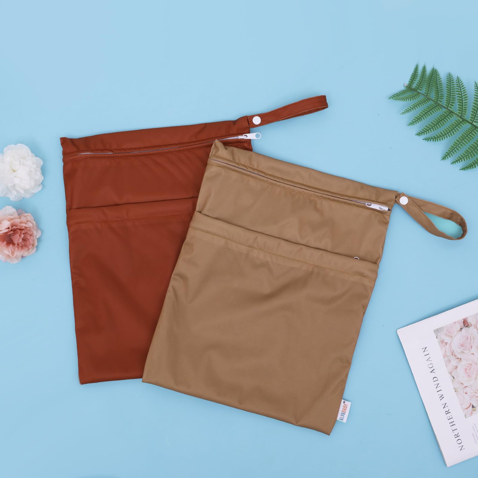 ALVABABY material closeup emphasizes easy-clean waterproof fabric.