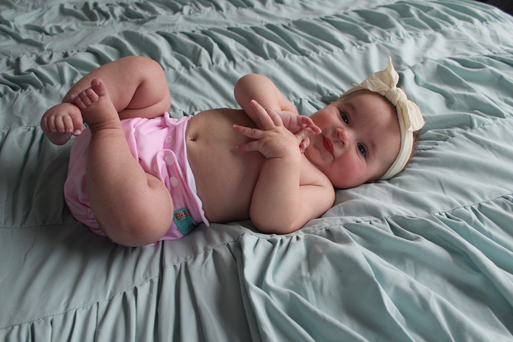 ALVABABY compact six-diaper pack ideal for travel