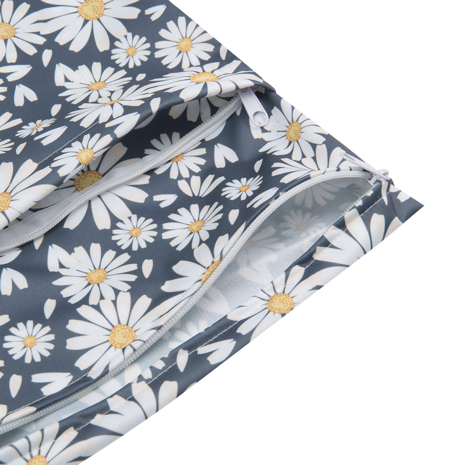 ALVABABY 30x36 cm bag holds diapers while staying lightweight.