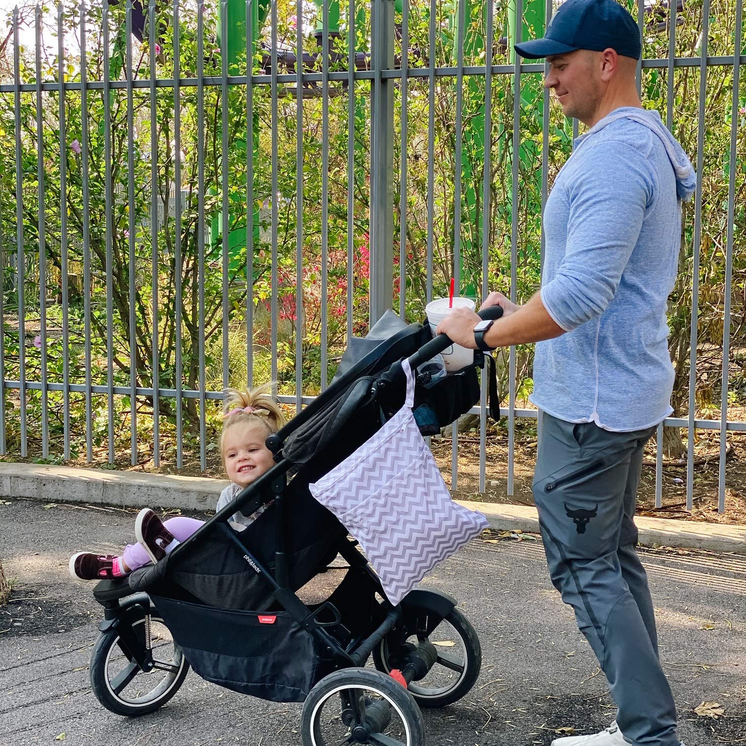 ALVABABY wet-dry bag is versatile for travel, cosmetics, or gym gear.
