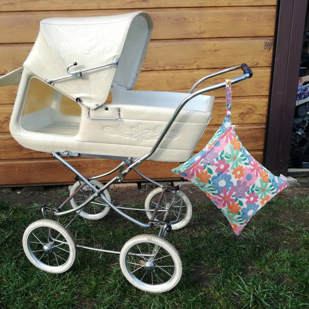 ALVABABY bag ideal for travel, beach, or daycare use.
