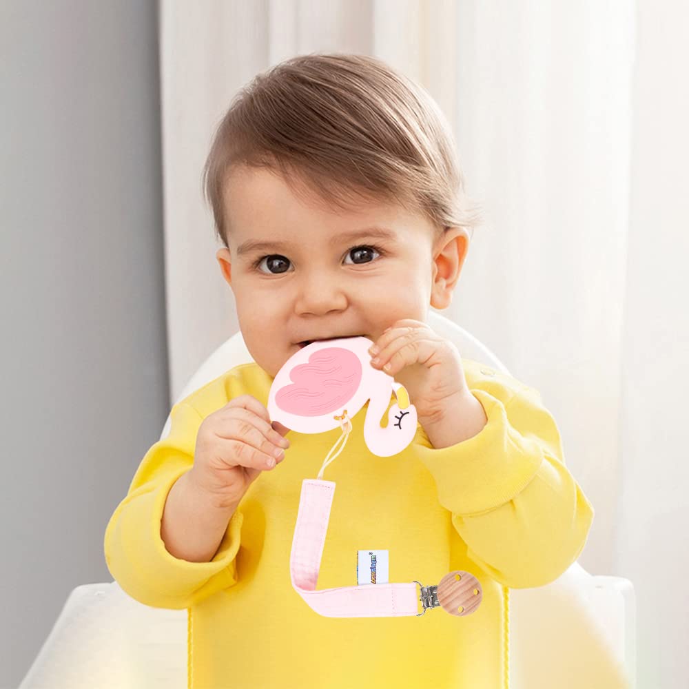 AmazingM gift set includes a teether and clip for new parents.