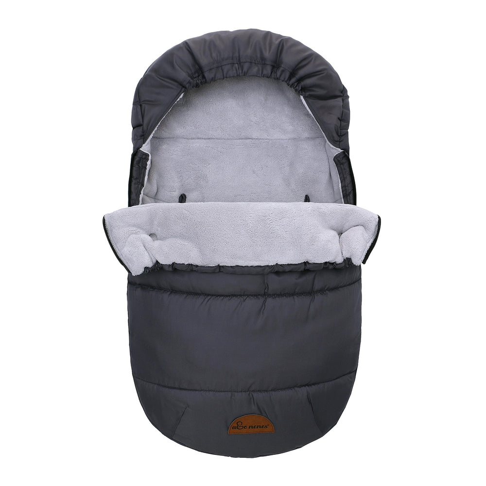 Amo Nenes universal winter sleeping bag outer shows windproof warmth for chilly outings.