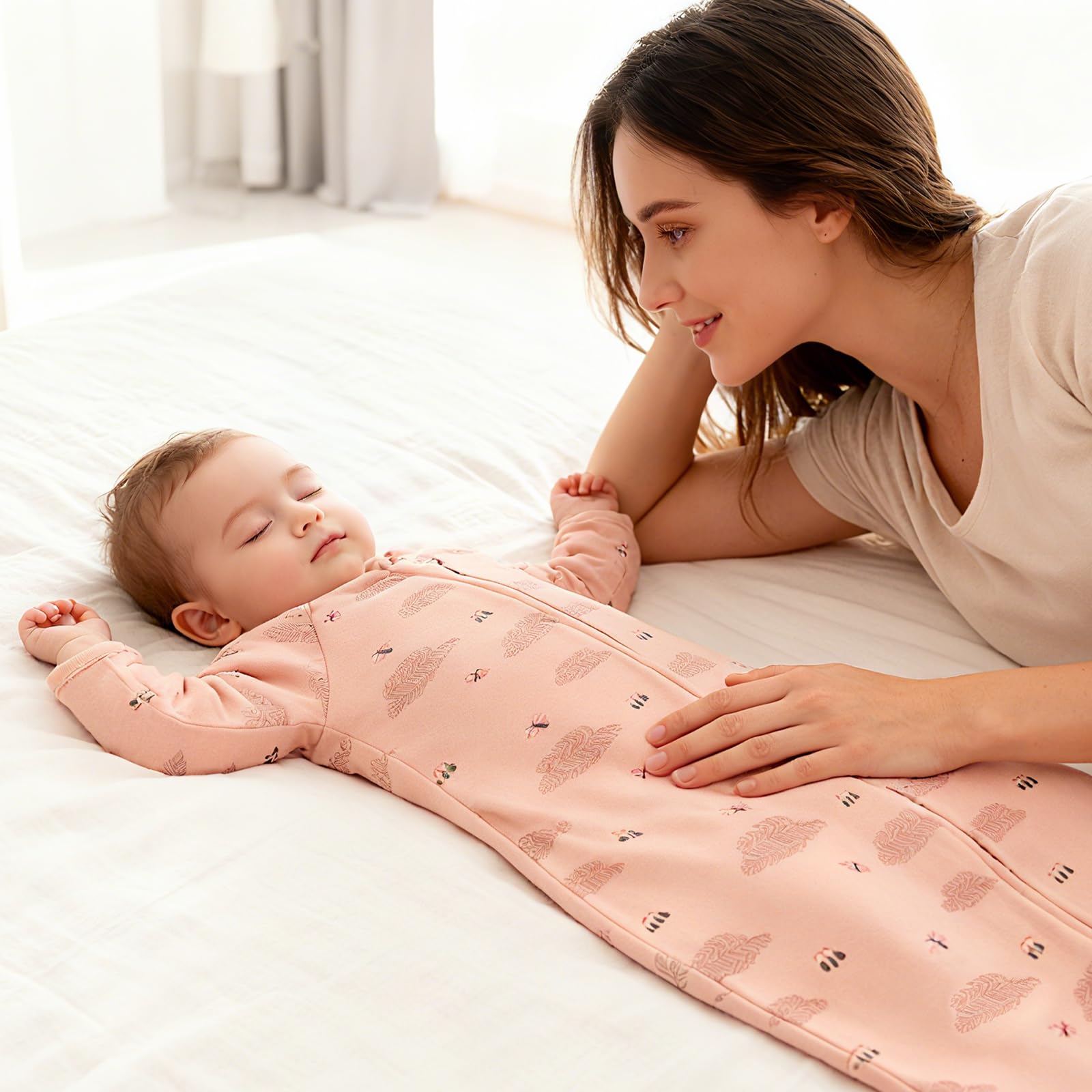 Amrcbb two-way zipper for quick diaper access without fully waking baby.