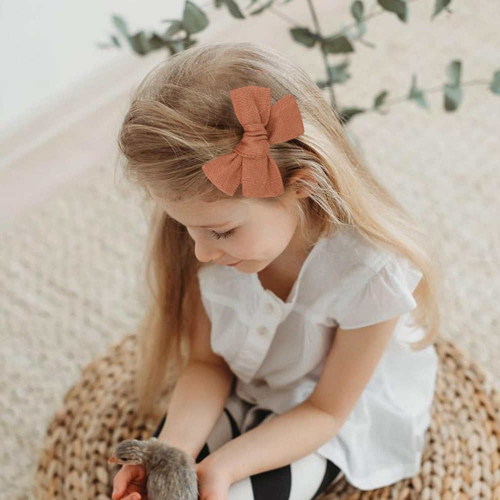 AMYDECOR Alligator Clip Hair Bows displaying secure grip without pulling hair during busy mornings.