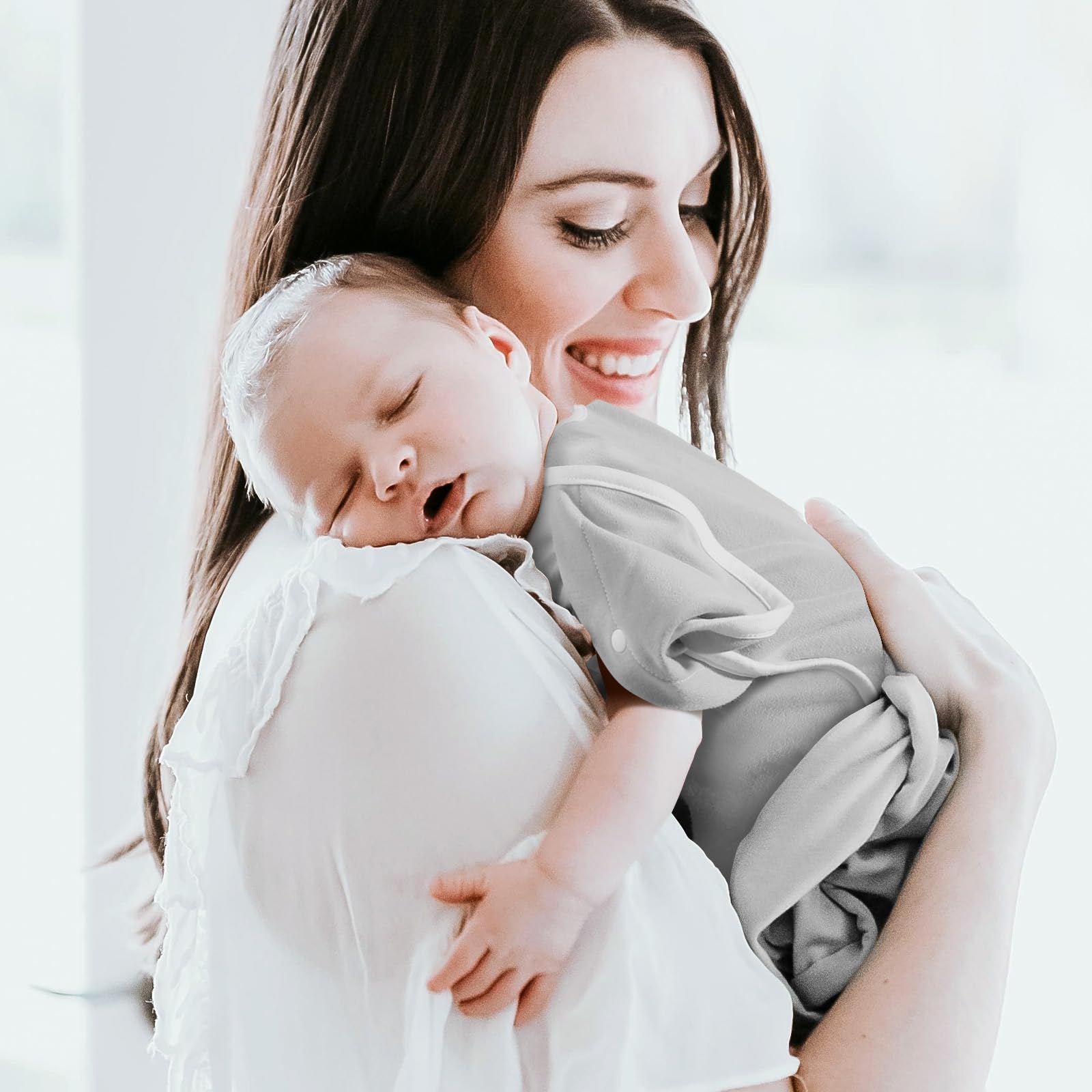 ANYEDDE 2-way zipper swaddle enabling easy bottom diaper changes