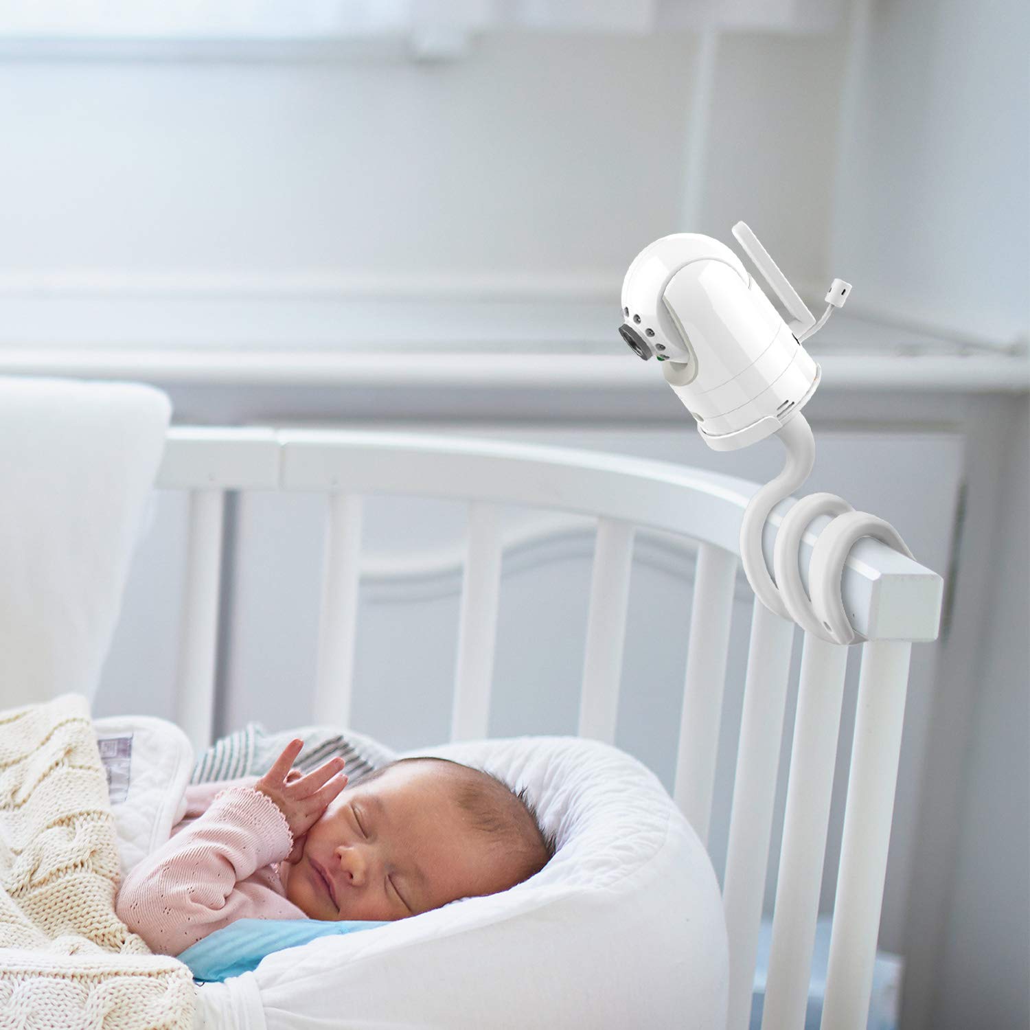 Aobelieve DXR-8 flexible mount shows easy attachment to various surfaces, saving setup time.