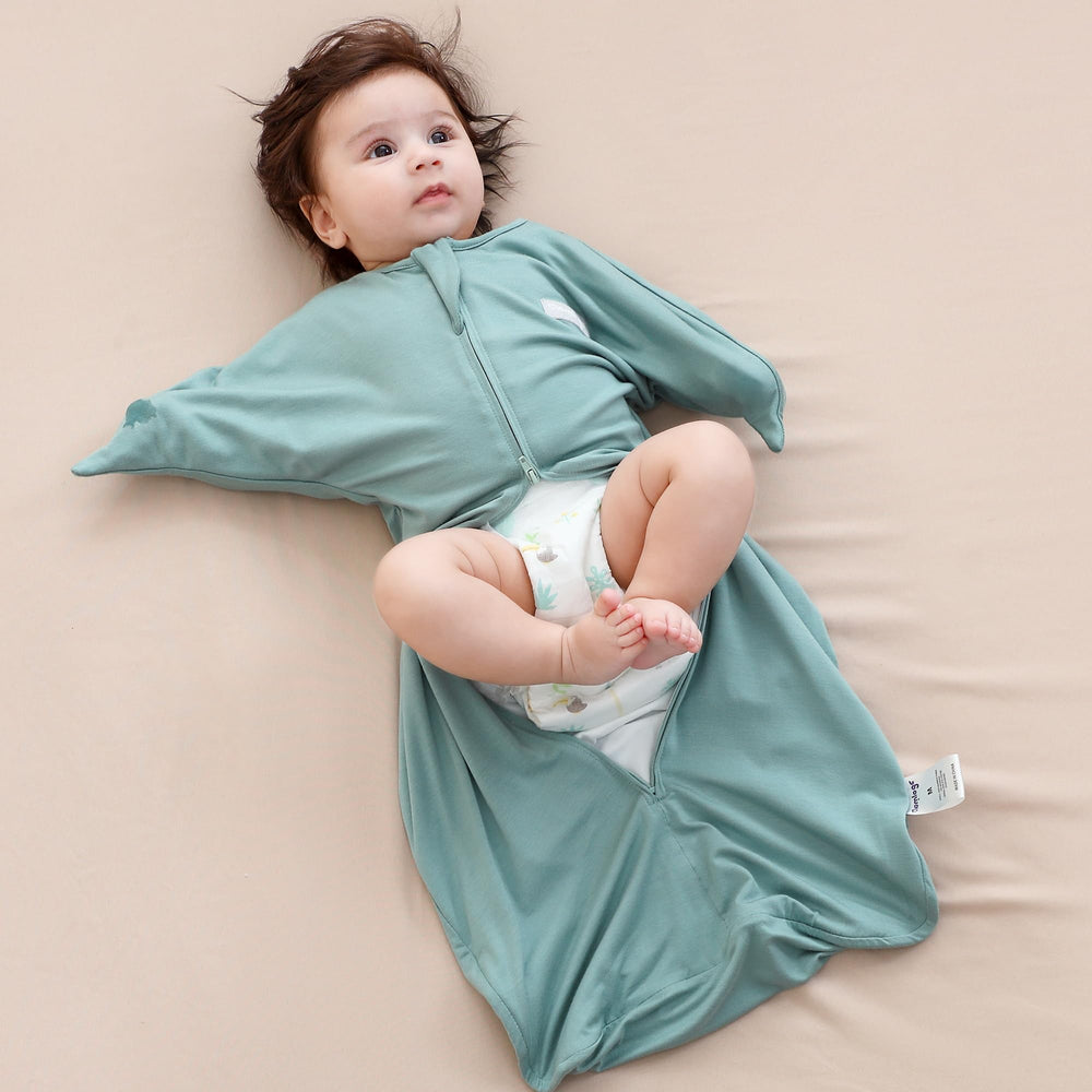 Aomloge PuppyPaws sleep sack enables easy dressing and wrapping.