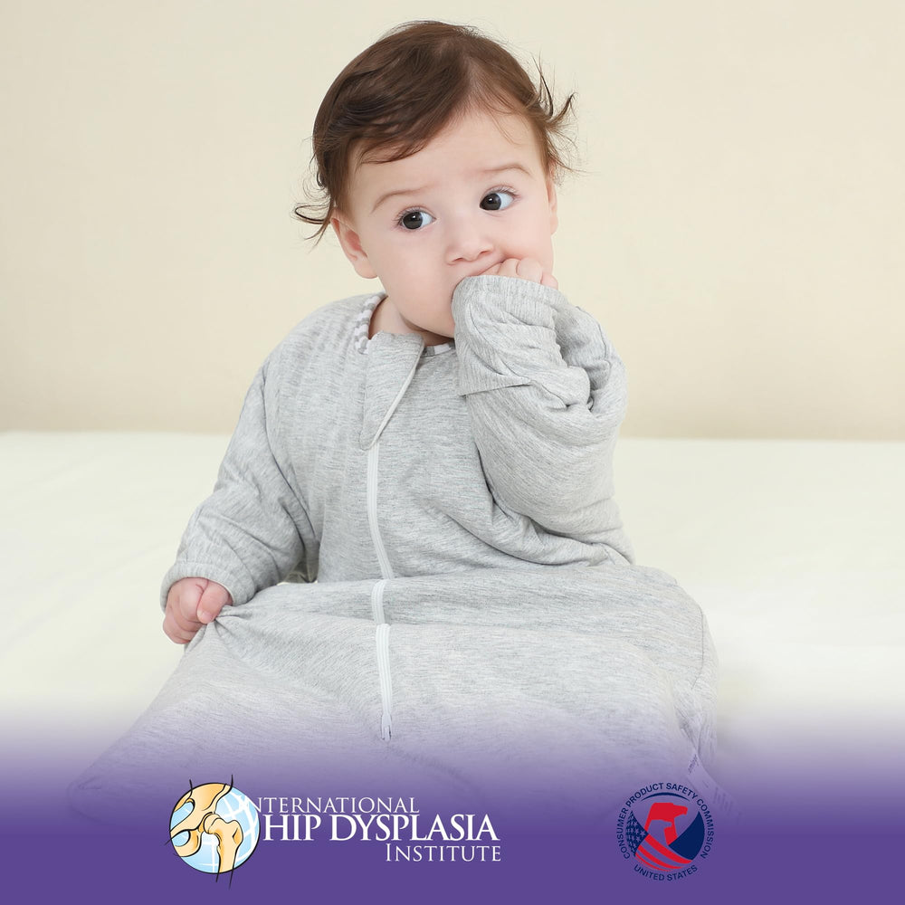 Aomloge PuppyPaws sleep sack two-way zipper for easy diaper changes.