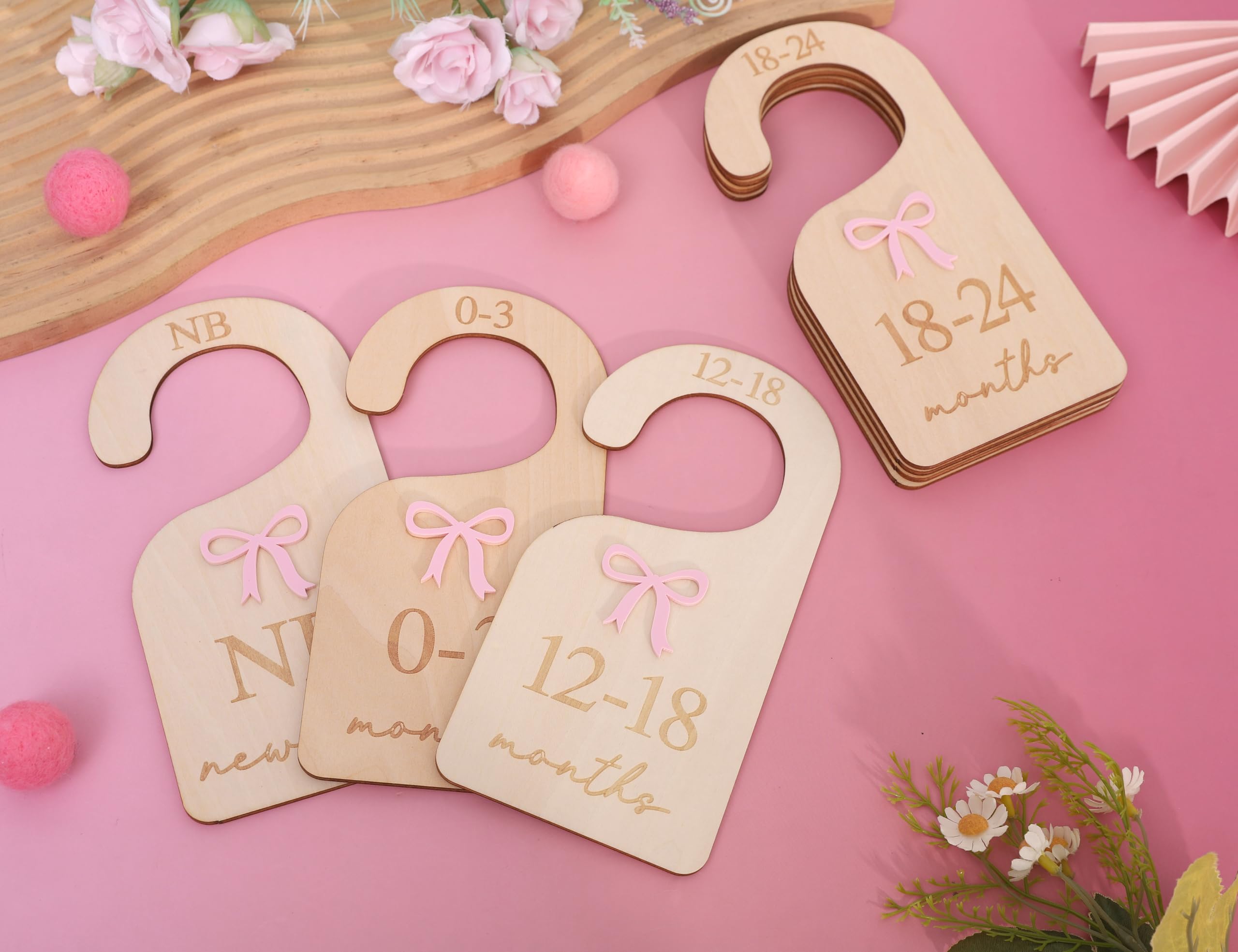 AOQURE bow-focused closet divider complements a modern nursery setup.