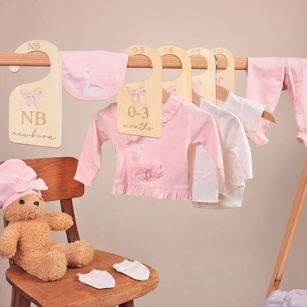 AOQURE tidy wardrobe with wooden divider makes morning dressing easier.