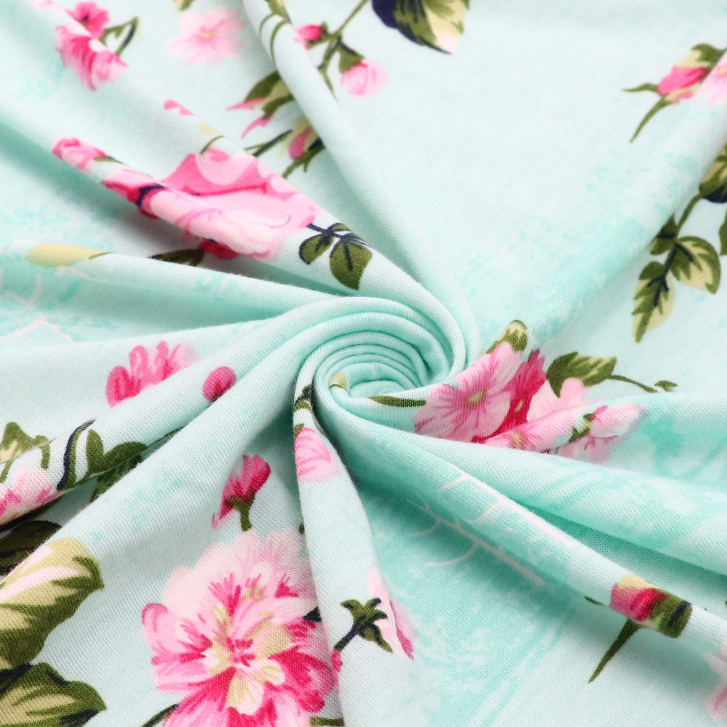 AQOKKA 80x80 cm swaddle wrap provides generous coverage from shoulder to feet.
